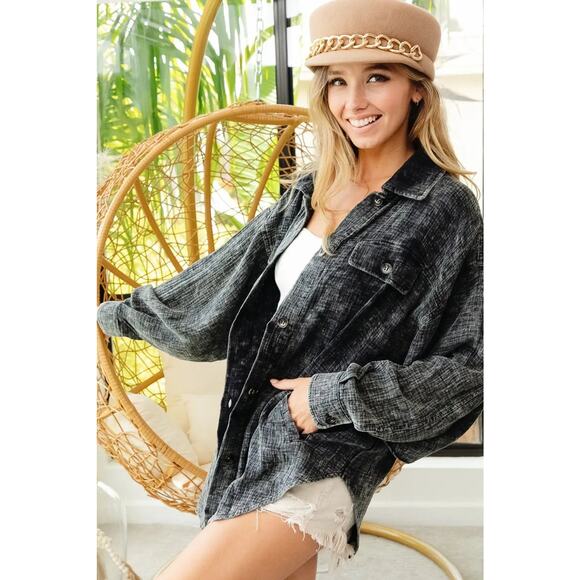 BiBi Vintage Washed Wrinkle Gauze Chest Pockets Relaxed Fit Shacket | Charcoal - Picture 4 of 14